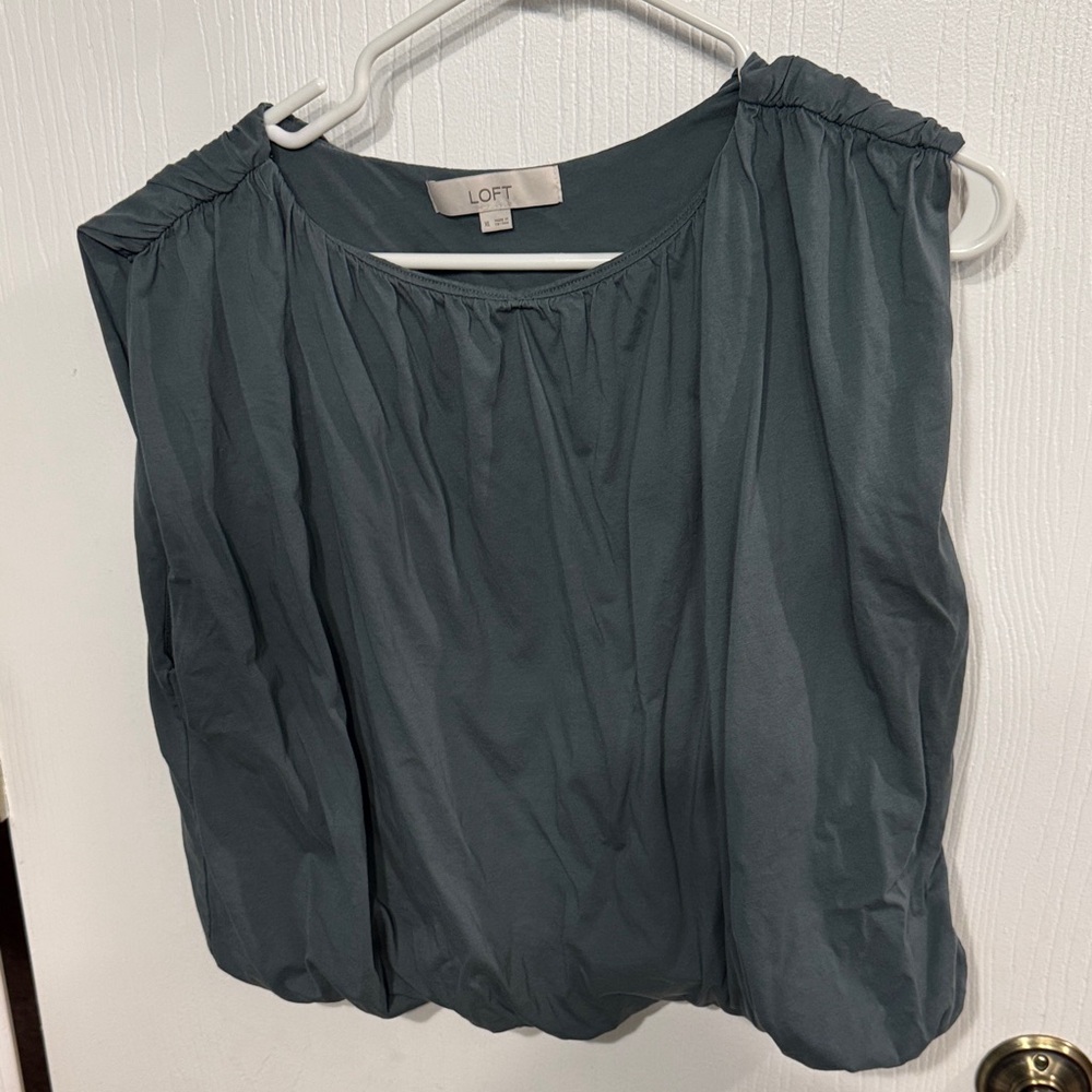 LOFT Women's gray/green Sleeveless Blouse